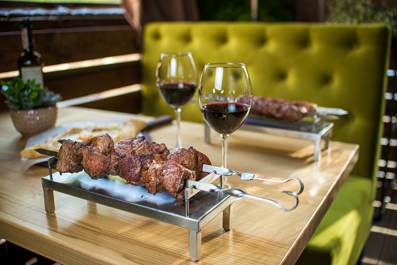 Сонячна Грузія в центрі Києва: редакція тестує нове меню на терасі ресторану Suluguni Сонячна Грузія в центрі Києва: редакція тестує нове меню на терасі ресторану Suluguni