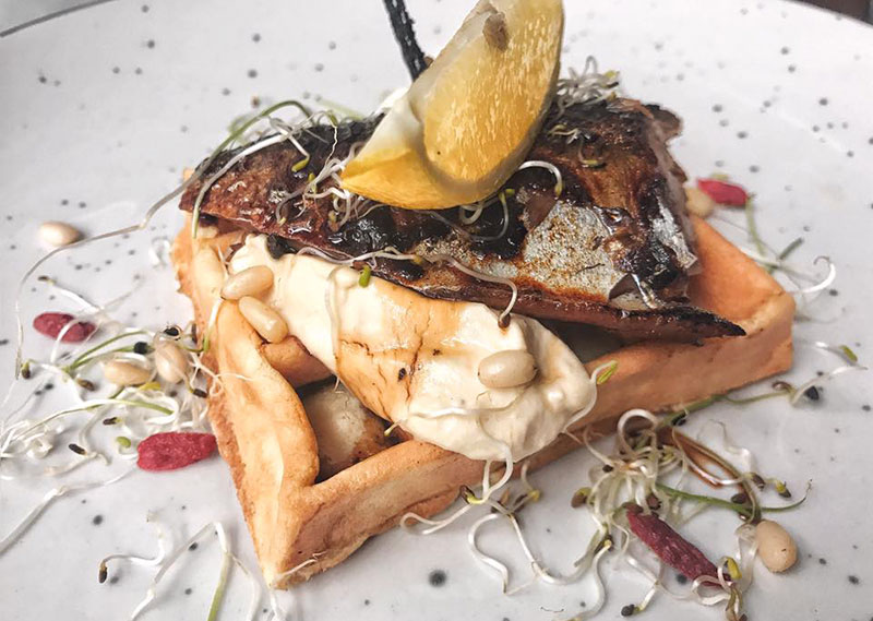 Non Branded Café: бельгийские вафли на Оболони Non Branded Café: бельгийские вафли на Оболони