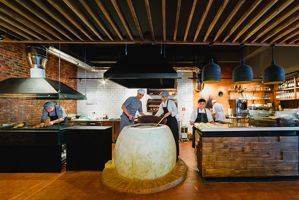 Любить еду на виду: лучшие рестораны Киева с открытой кухней Любить еду на виду: лучшие рестораны Киева с открытой кухней