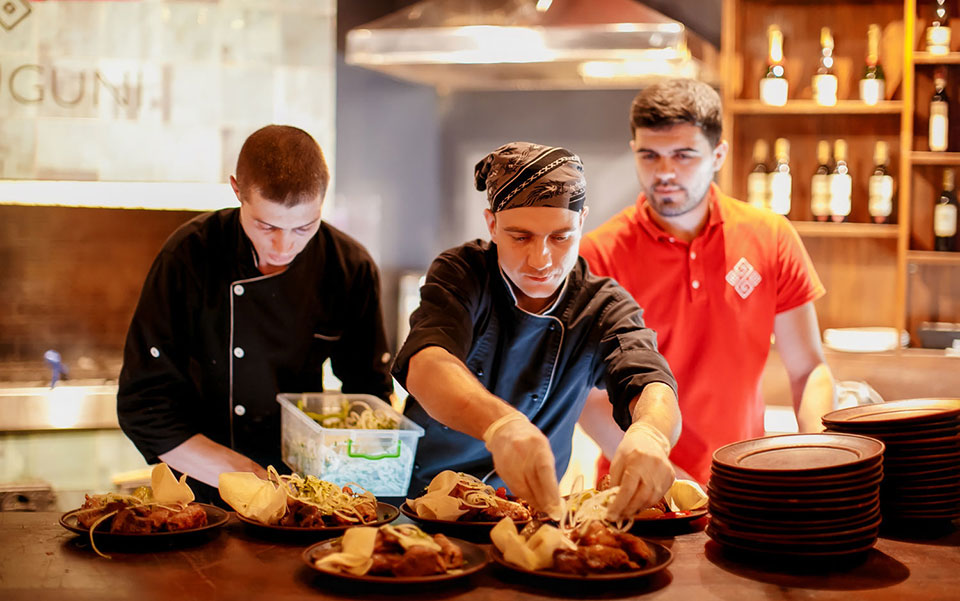 Любить еду на виду: лучшие рестораны Киева с открытой кухней Любить еду на виду: лучшие рестораны Киева с открытой кухней