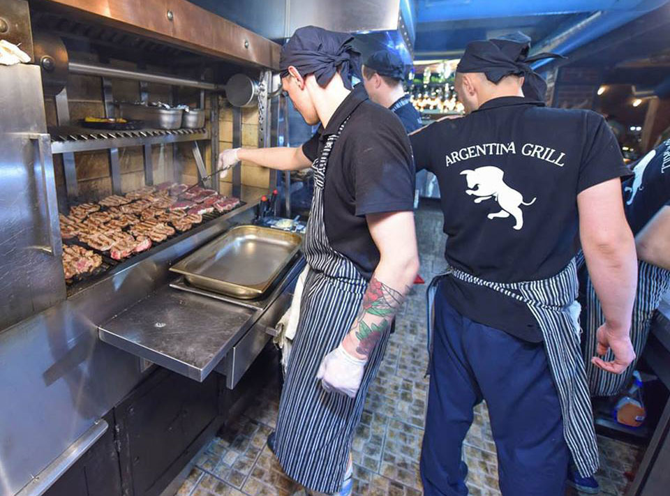 Любить еду на виду: лучшие рестораны Киева с открытой кухней Любить еду на виду: лучшие рестораны Киева с открытой кухней