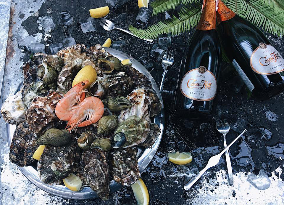 Вино и устрицы: Oysters Cava Bar на Лыбедской отпраздновал первую годовщину Вино и устрицы: Oysters Cava Bar на Лыбедской отпраздновал первую годовщину