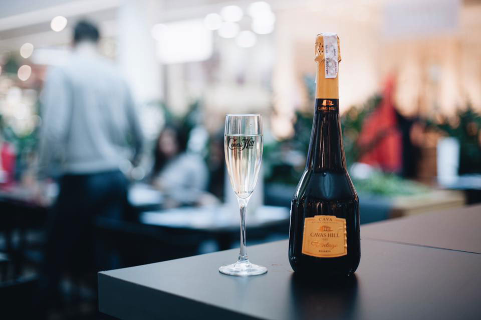 Вино и устрицы: Oysters Cava Bar на Лыбедской отпраздновал первую годовщину Вино и устрицы: Oysters Cava Bar на Лыбедской отпраздновал первую годовщину