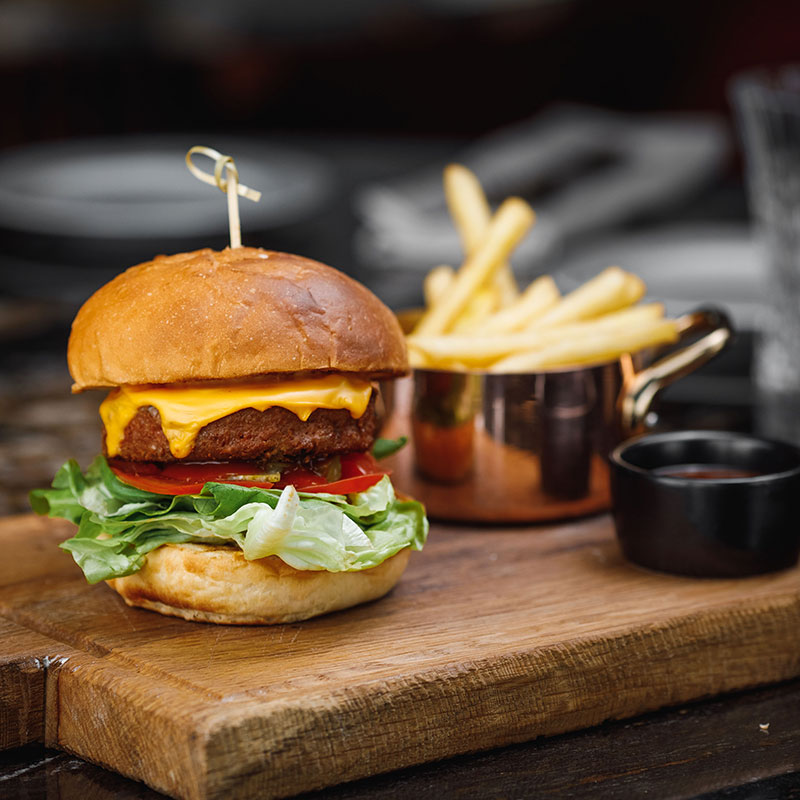 Льодовик, рослинне м'ясо, караоке - розповідаємо про відкриття нових локацій в комплексі QUEEN Льодовик, рослинне м'ясо, караоке - розповідаємо про відкриття нових локацій в комплексі QUEEN