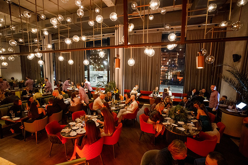 Льодовик, рослинне м'ясо, караоке - розповідаємо про відкриття нових локацій в комплексі QUEEN Льодовик, рослинне м'ясо, караоке - розповідаємо про відкриття нових локацій в комплексі QUEEN