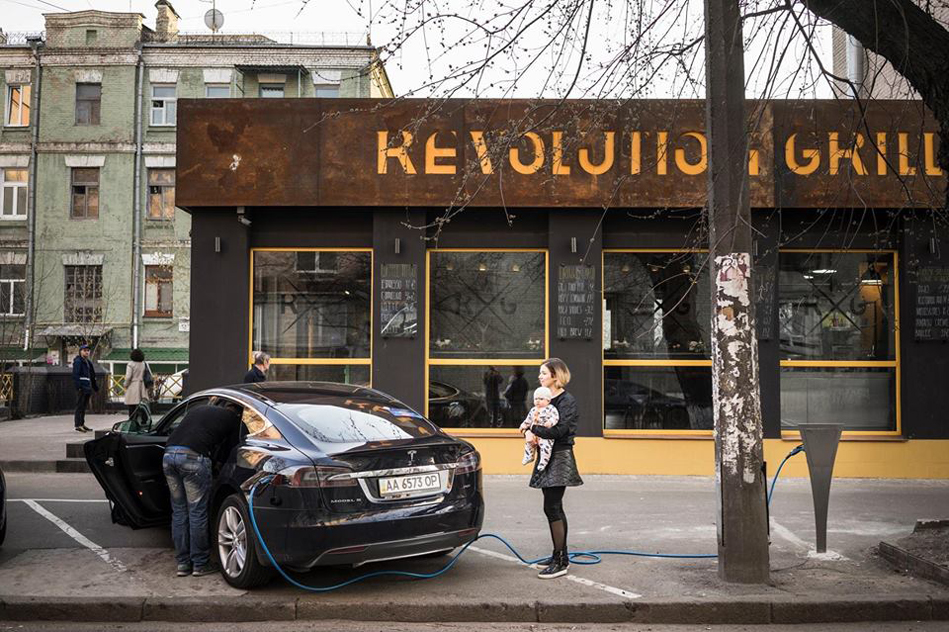 Новое место: американское кафе на Подоле Revolution Grill Новое место: американское кафе на Подоле Revolution Grill