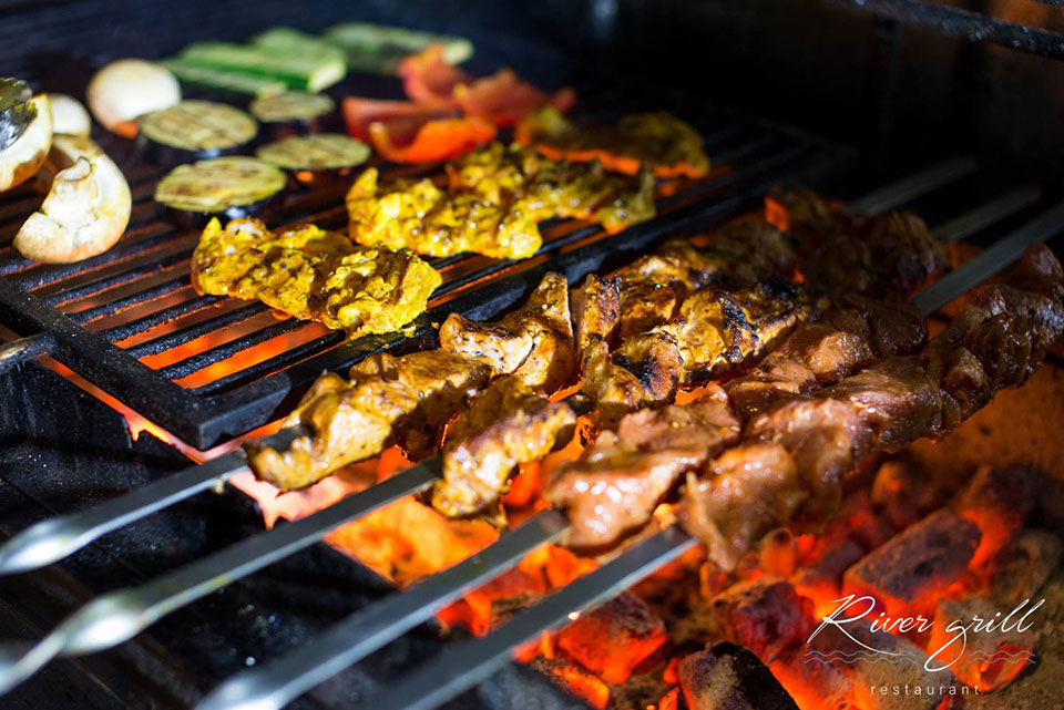 Любовь, романтика и Днепр — ресторан River Grill на Русановке Любовь, романтика и Днепр — ресторан River Grill на Русановке