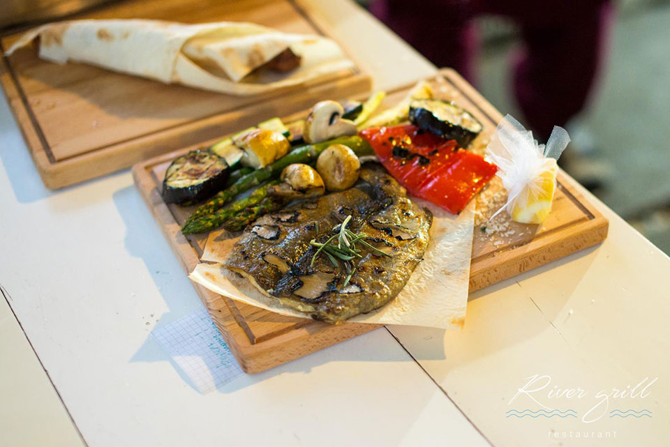 Любовь, романтика и Днепр — ресторан River Grill на Русановке Любовь, романтика и Днепр — ресторан River Grill на Русановке