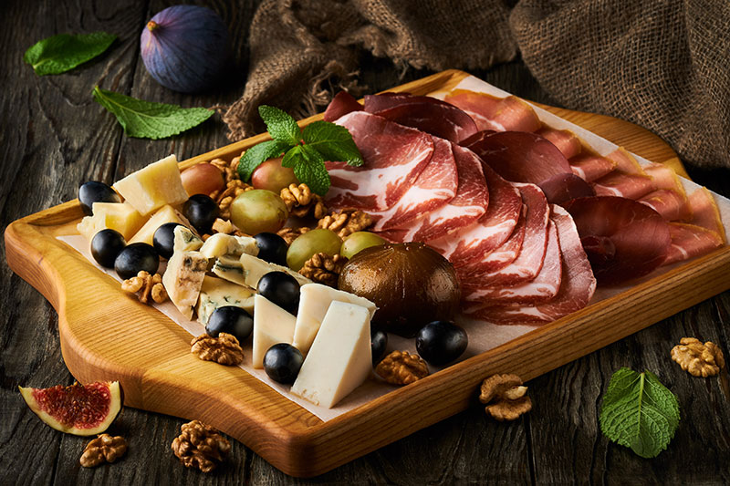 Saperavi: для сімейних свят і корпоративів компаній Saperavi: для сімейних свят і корпоративів компаній