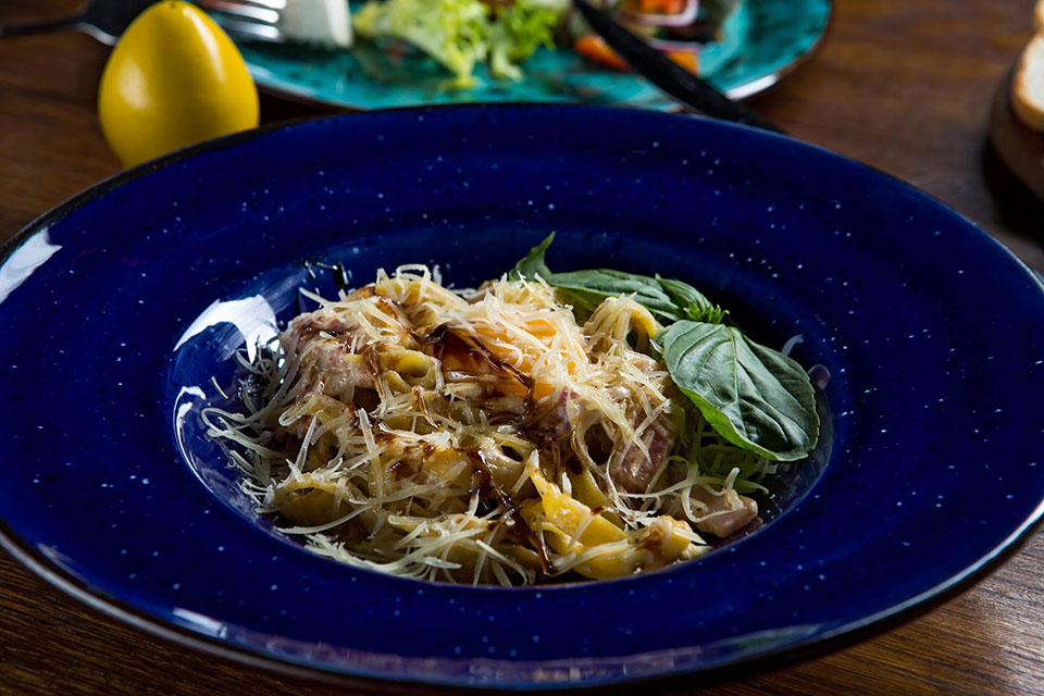 Sinitza — душевный гастробар с авторскими наливками на Лукьяновке Sinitza — душевный гастробар с авторскими наливками на Лукьяновке