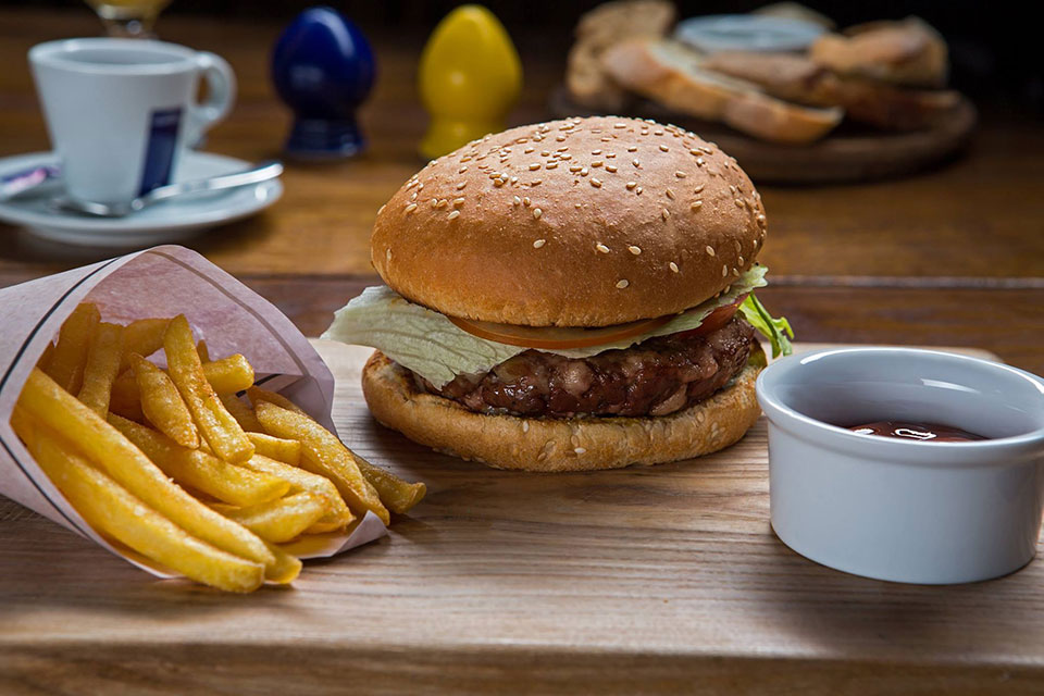 Sinitza — душевный гастробар с авторскими наливками на Лукьяновке Sinitza — душевный гастробар с авторскими наливками на Лукьяновке