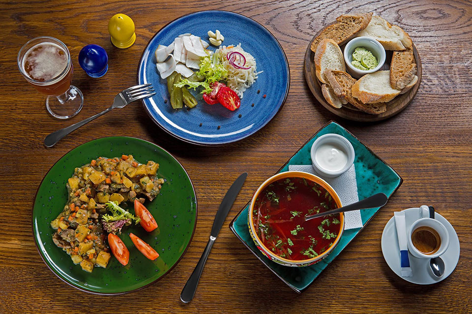 Sinitza — душевный гастробар с авторскими наливками на Лукьяновке Sinitza — душевный гастробар с авторскими наливками на Лукьяновке