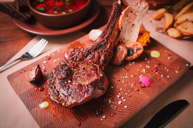 Sorry Vegans: новый стейкхаус на бульваре Тараса Шевченко Sorry Vegans: новый стейкхаус на бульваре Тараса Шевченко