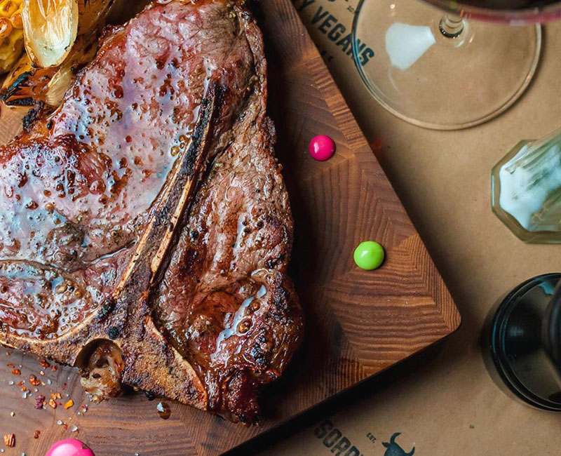 Sorry Vegans: новый стейкхаус на бульваре Тараса Шевченко Sorry Vegans: новый стейкхаус на бульваре Тараса Шевченко