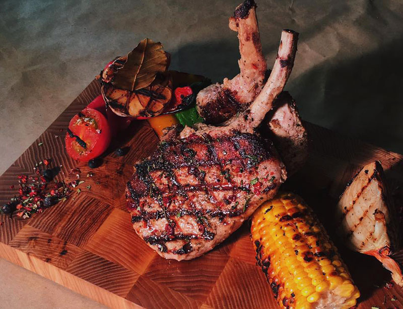 Sorry Vegans: новый стейкхаус на бульваре Тараса Шевченко Sorry Vegans: новый стейкхаус на бульваре Тараса Шевченко