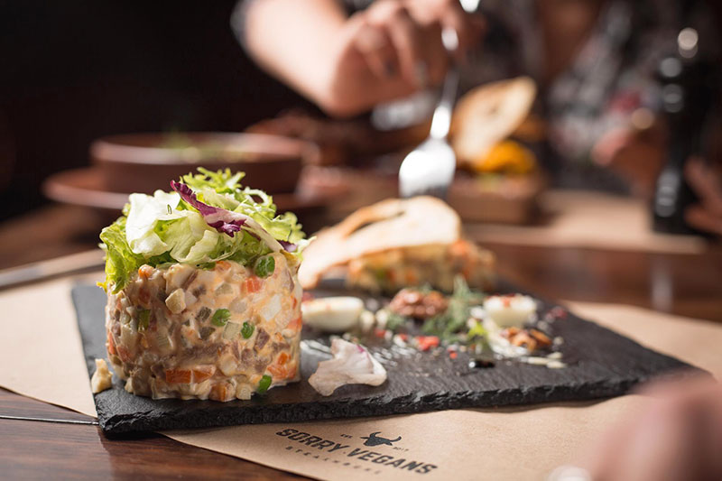 Sorry Vegans: новый стейкхаус на бульваре Тараса Шевченко Sorry Vegans: новый стейкхаус на бульваре Тараса Шевченко