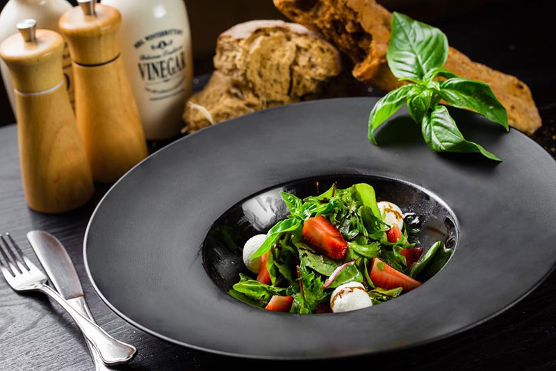 From summer with love: полуничне меню в ресторанах Києва