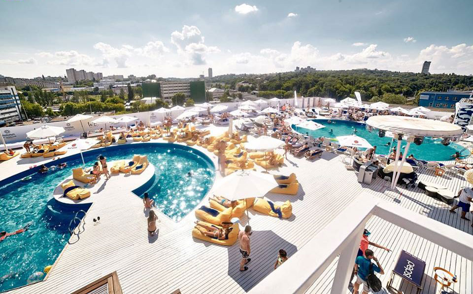 Водно-развлекательные процедуры: рестораны Киева и области с бассейнами Водно-развлекательные процедуры: рестораны Киева и области с бассейнами