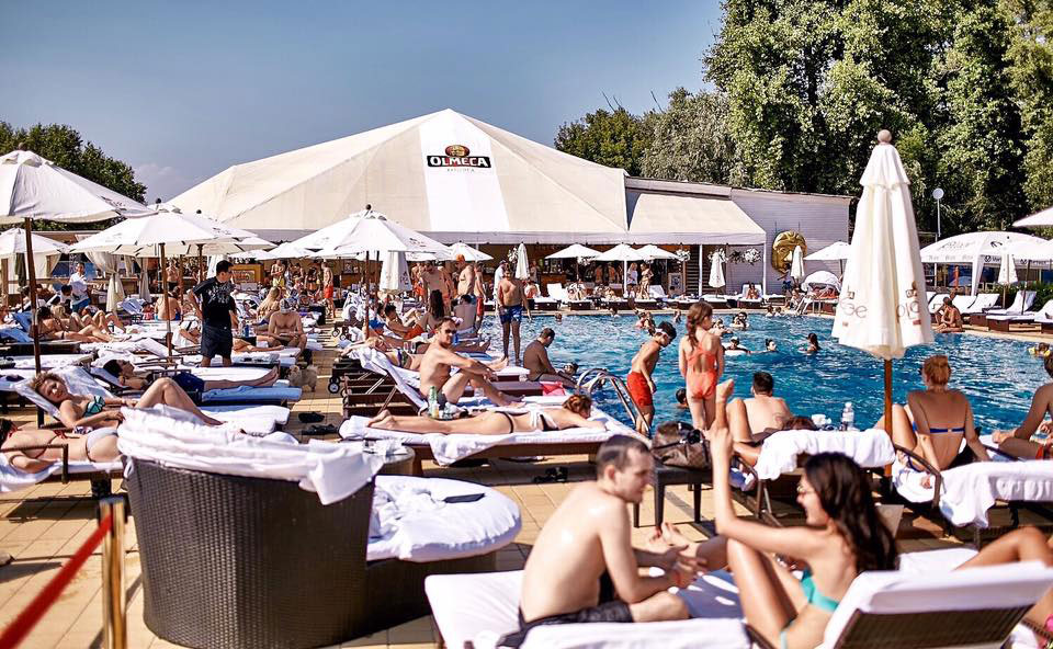 Водно-развлекательные процедуры: рестораны Киева и области с бассейнами Водно-развлекательные процедуры: рестораны Киева и области с бассейнами