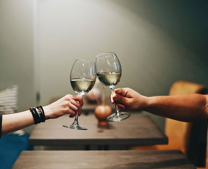 Нове місце (Київ): Вино і люди на Печерській Нове місце (Київ): Вино і люди на Печерській