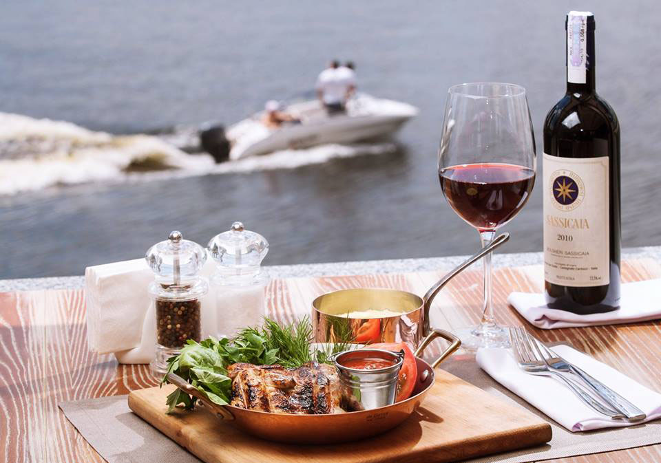 Тишь да гладь: 10 ресторанов Киева и области, которые находятся у воды Тишь да гладь: 10 ресторанов Киева и области, которые находятся у воды