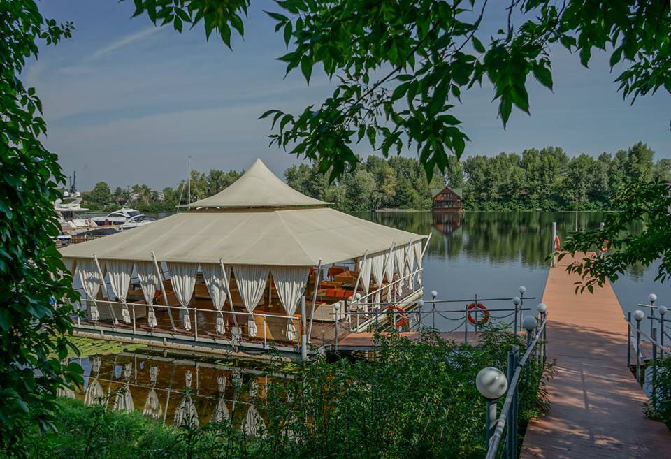 Тишь да гладь: 10 ресторанов Киева и области, которые находятся у воды Тишь да гладь: 10 ресторанов Киева и области, которые находятся у воды