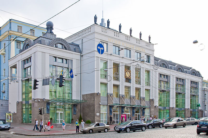 Смак мистецтва: кафе при музеях і арт-просторах Києва Смак мистецтва: кафе при музеях і арт-просторах Києва