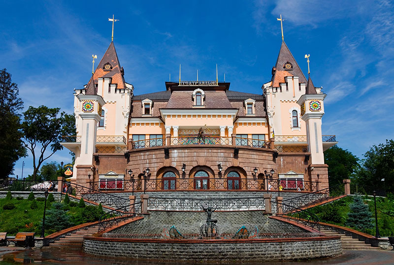 Смак мистецтва: кафе при музеях і арт-просторах Києва Смак мистецтва: кафе при музеях і арт-просторах Києва