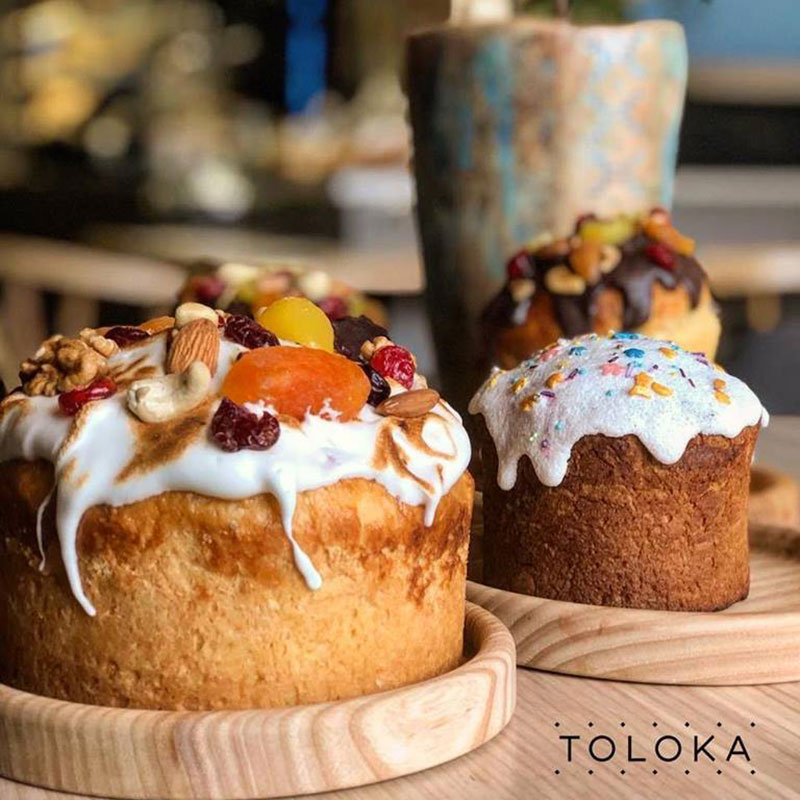 За пасхальным кроликом: где в Киеве искать куличи и праздничные наборы к Пасхе За пасхальным кроликом: где в Киеве искать куличи и праздничные наборы к Пасхе