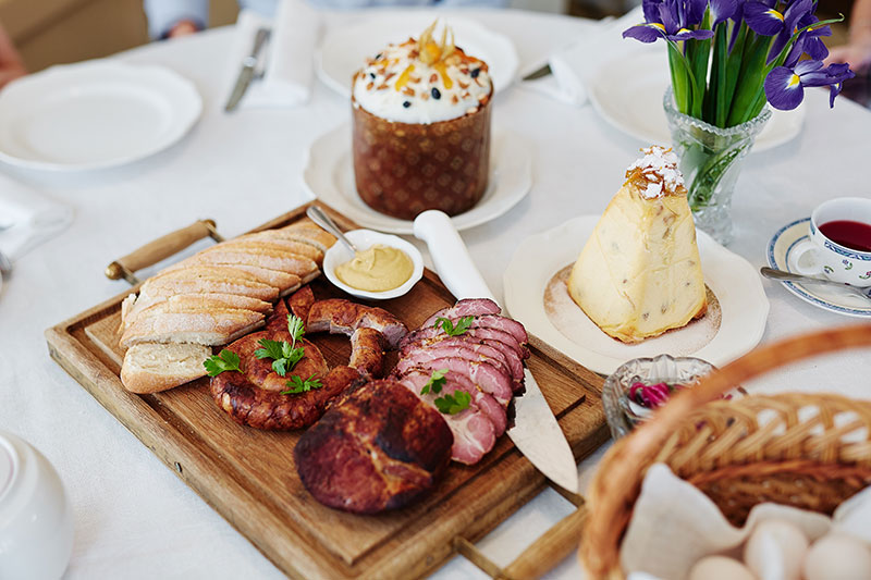 За пасхальным кроликом: где в Киеве искать куличи и праздничные наборы к Пасхе За пасхальным кроликом: где в Киеве искать куличи и праздничные наборы к Пасхе