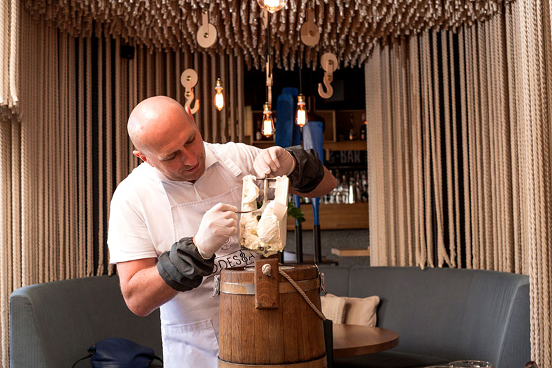 Морозиво та сонце — день чудовий: оригінальні десерти в закладах Києва Морозиво та сонце — день чудовий: оригінальні десерти в закладах Києва