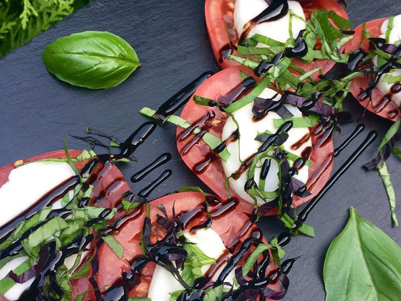 Не хумусом єдиним: де шукати вегетаріанські та веганські страви в Києві Не хумусом єдиним: де шукати вегетаріанські та веганські страви в Києві