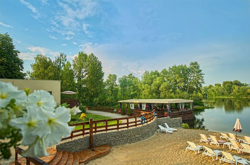 Ресторани біля води: 7 закладів, де можна відшукати літню прохолоду Ресторани біля води: 7 закладів, де можна відшукати літню прохолоду