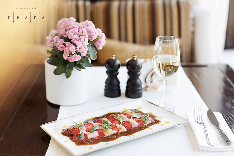 Ресторани біля води: 7 закладів, де можна відшукати літню прохолоду Ресторани біля води: 7 закладів, де можна відшукати літню прохолоду