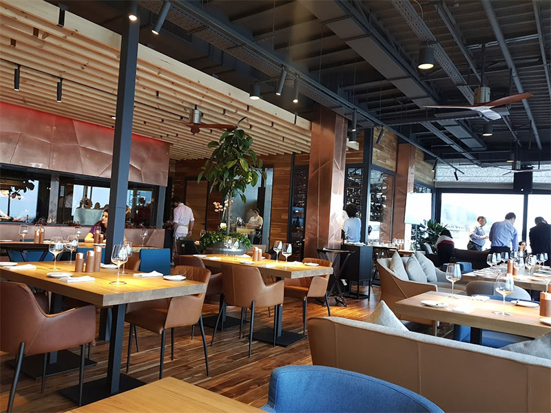 Ресторани біля води: 7 закладів, де можна відшукати літню прохолоду Ресторани біля води: 7 закладів, де можна відшукати літню прохолоду