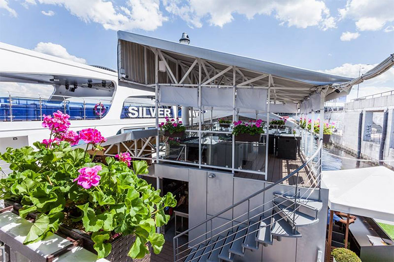 Ресторани біля води: 7 закладів, де можна відшукати літню прохолоду Ресторани біля води: 7 закладів, де можна відшукати літню прохолоду