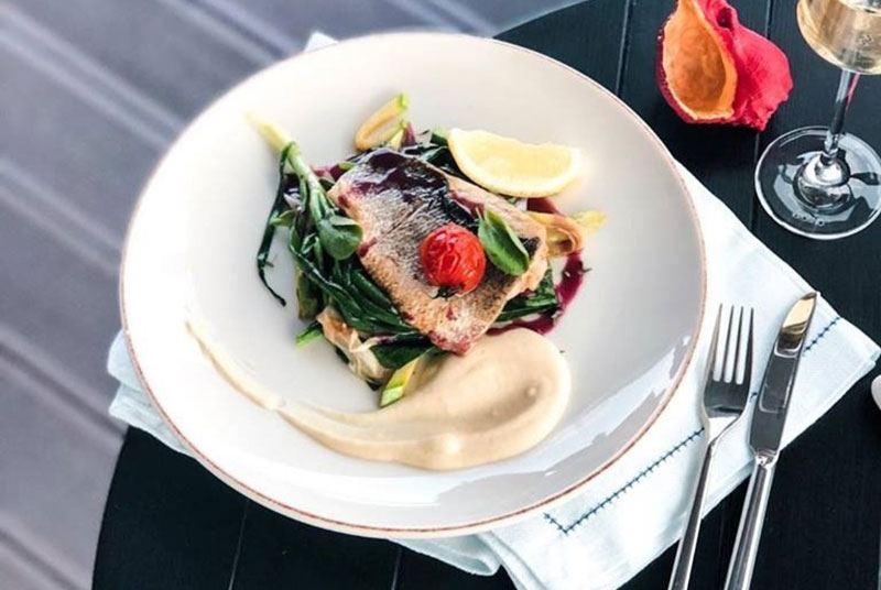 Ресторани біля води: 7 закладів, де можна відшукати літню прохолоду Ресторани біля води: 7 закладів, де можна відшукати літню прохолоду