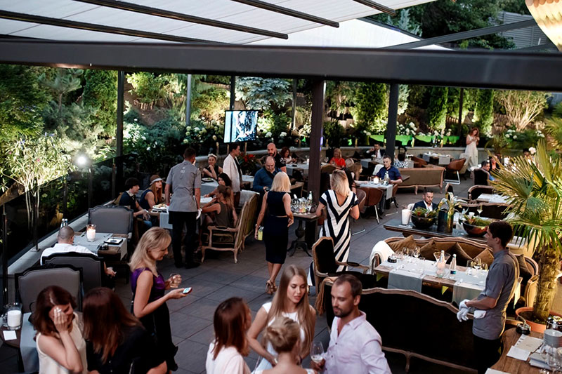 Свіже повітря і їжа: літні тераси в ресторанах Києва (ч.1) Свіже повітря і їжа: літні тераси в ресторанах Києва (ч.1)