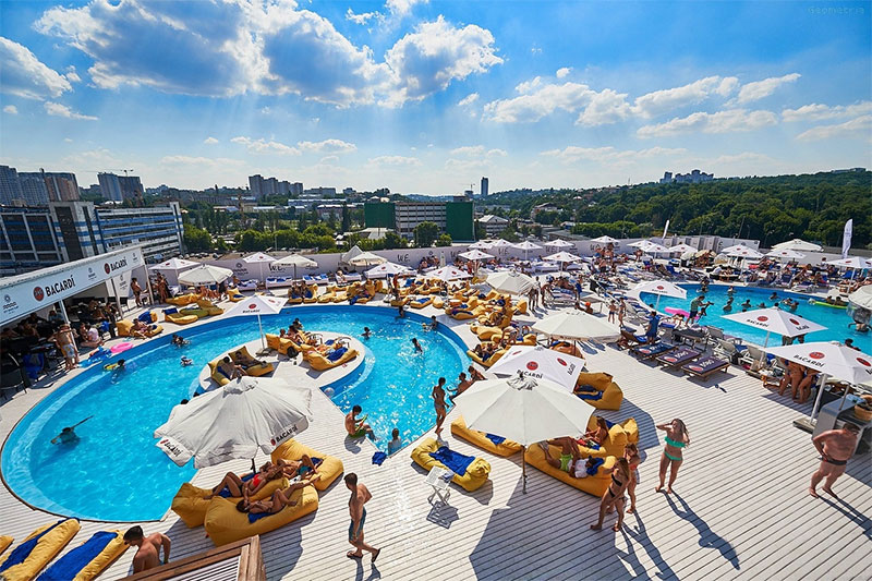 На висоті: огляд київських руфтопів На висоті: огляд київських руфтопів