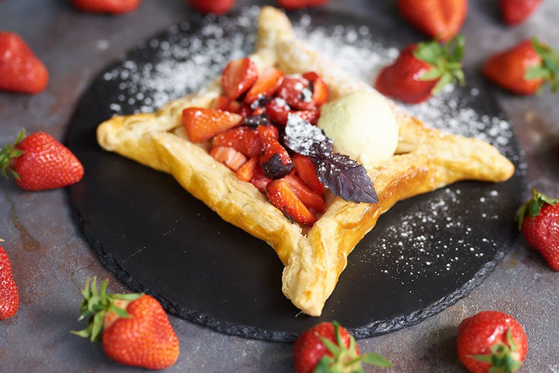 С любовью к лету: клубничное меню в ресторанах Киева