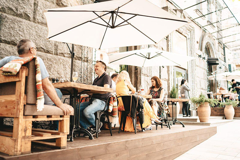 Свіже повітря і їжа: літні тераси в ресторанах Києва (ч.2) Свіже повітря і їжа: літні тераси в ресторанах Києва (ч.2)