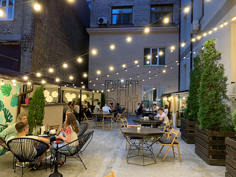 Свіже повітря і їжа: літні тераси в ресторанах Києва (ч.2) Свіже повітря і їжа: літні тераси в ресторанах Києва (ч.2)