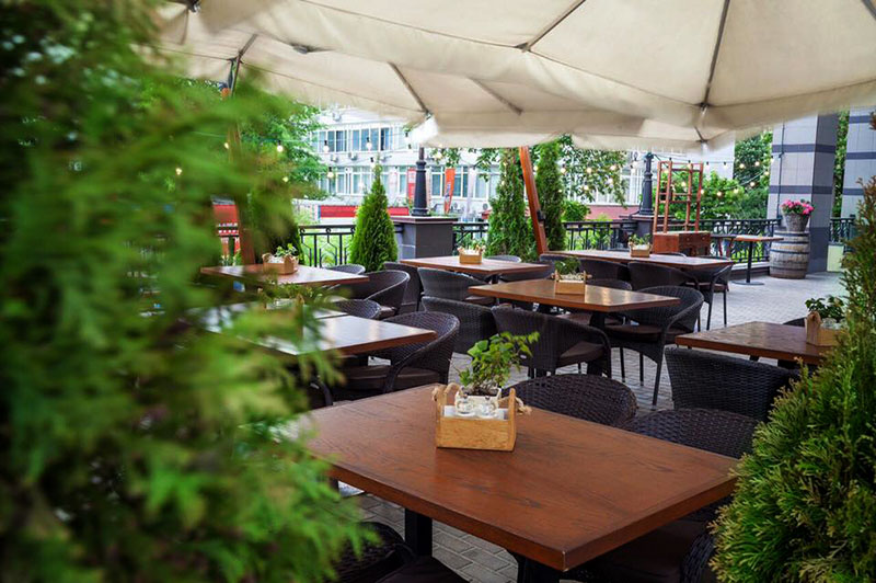 Свіже повітря і їжа: літні тераси в ресторанах Києва (ч.2) Свіже повітря і їжа: літні тераси в ресторанах Києва (ч.2)