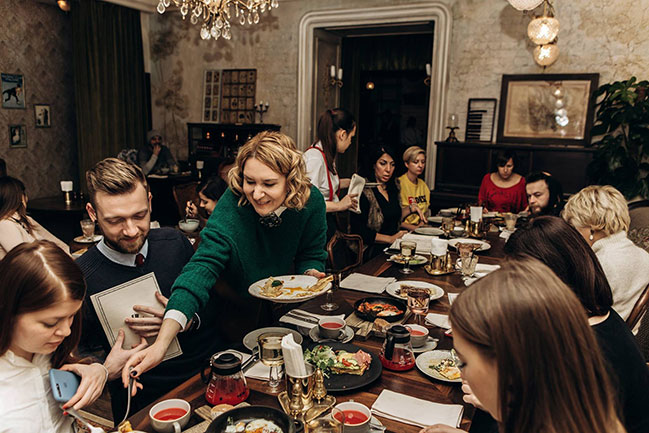 Городское кафе Charlatan на Шота Руставели приглашает на завтрак