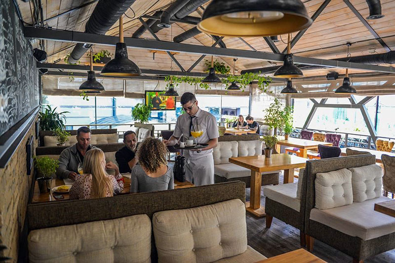 Осінь — не проблема: теплі тераси в ресторанах Києва Осінь — не проблема: теплі тераси в ресторанах Києва