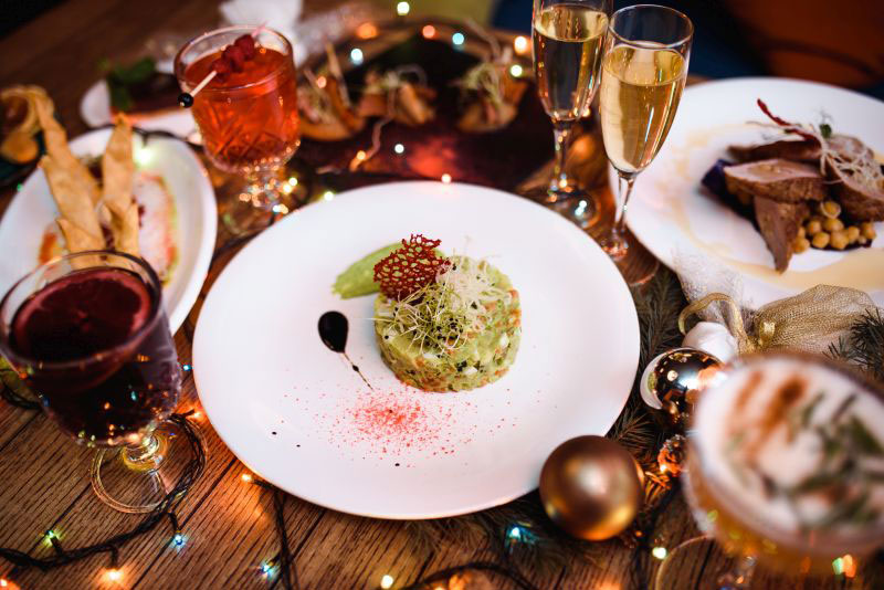 Новорічні кошики у ресторанах Києва – смачні пропозиції для святкового столу Новорічні кошики у ресторанах Києва – смачні пропозиції для святкового столу