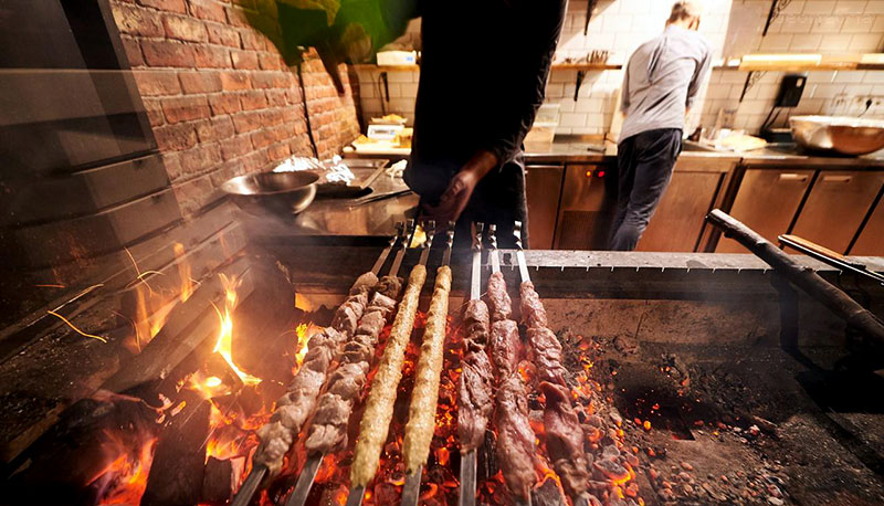 З жару, з полум’я: де шукати мангал-меню в закладах Києва З жару, з полум’я: де шукати мангал-меню в закладах Києва