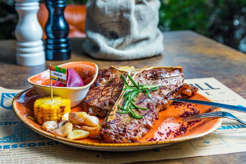 З жару, з полум’я: де шукати мангал-меню в закладах Києва З жару, з полум’я: де шукати мангал-меню в закладах Києва