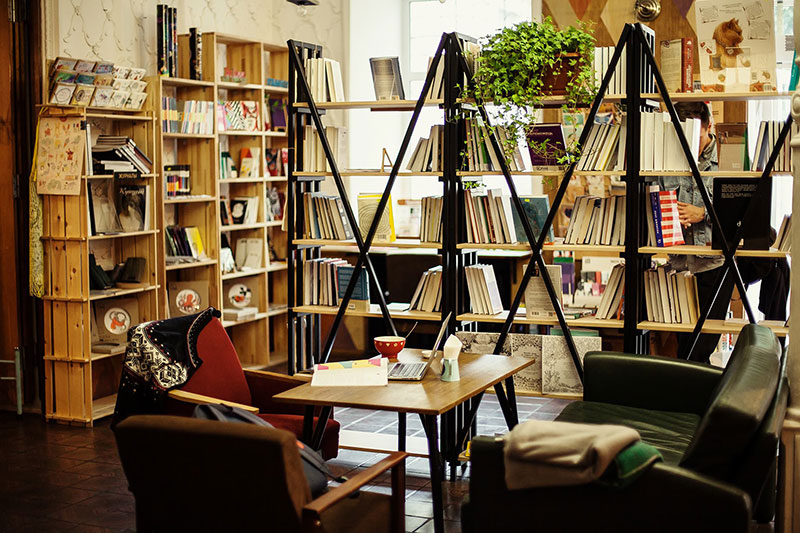 Литература и еда: рестораны-библиотеки в Киеве, где есть, что почитать Литература и еда: рестораны-библиотеки в Киеве, где есть, что почитать