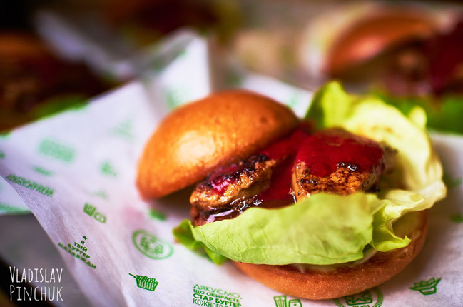 Відкриття найбільшого StarBurger на вулиці Хрещатик (Київ)